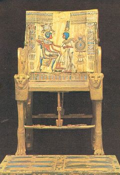 III.Tutanchamon trónja