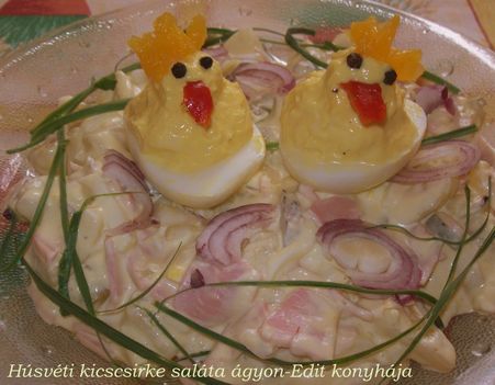 Húsvéti kiscsirke saláta ágyon 1
