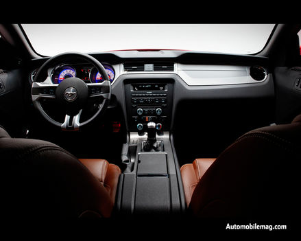 0811_16_b+2010_ford_mustang+interior_view