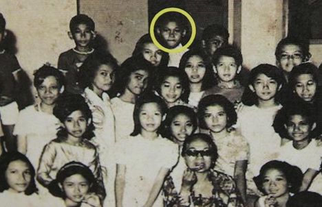 A kis Obama az indonéz iskola osztályképén