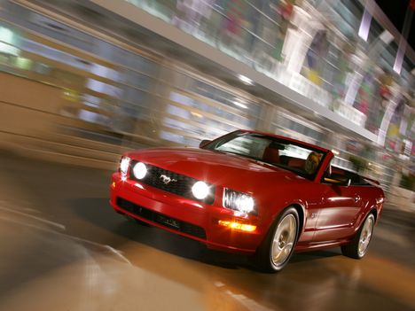 Ford_Mustang_2005_Convertible_01