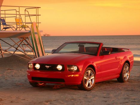 Ford_Mustang_2005_Convertible_04