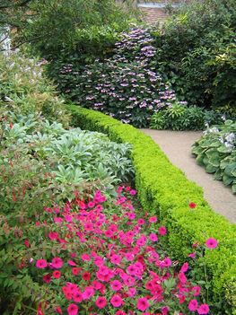 Másolat - English_Victorian_Garden-lg