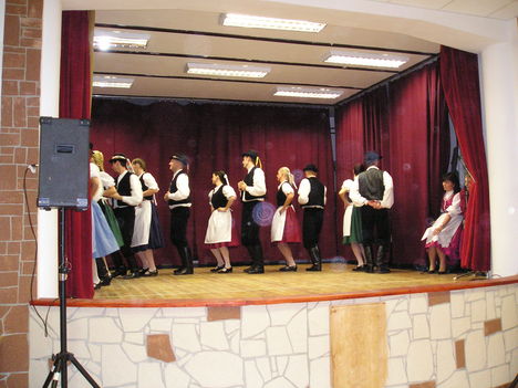 Vértesszőlős - Vörösvári táncok