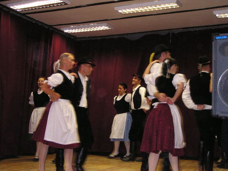 Vértesszőlős - Vörösvári táncok
