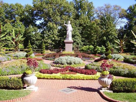 Victorian Era Garden with Juno in Center 02