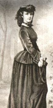 Sissi lovalóruhában