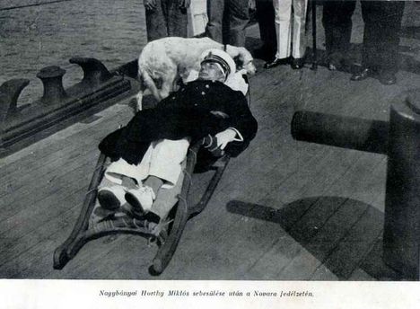 A sebesült Vitéz Nagybányai Horthy Mikós a Novara fedélzetén a harmadik otrantói csata alatt