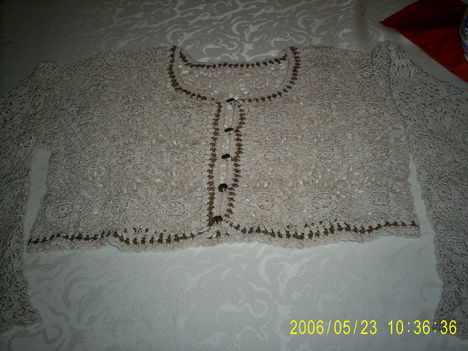 2010-2011 horgolás drapp felső
