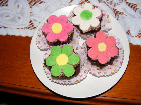 Marcipán virágos mini torta