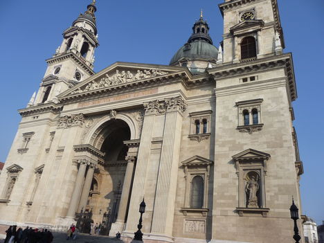 A Bazilika épülete