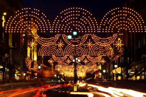 A Regent Street karácsonyi fényekkel