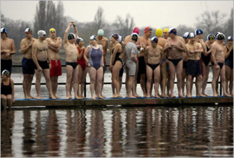 Tradicionális karácsonyi úszás a Heyde Parkban