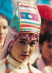 ladakhi lány ünnepi díszben