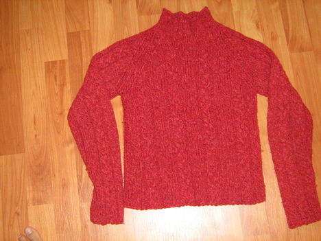 Csavart mintás pulóver