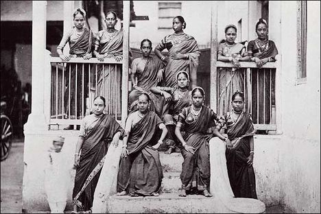Mahari táncosnők: történelmi fotó