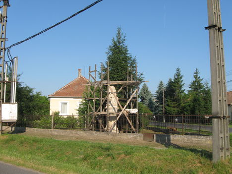 Szentháromság szobor, felújítás előtt, 2011. június