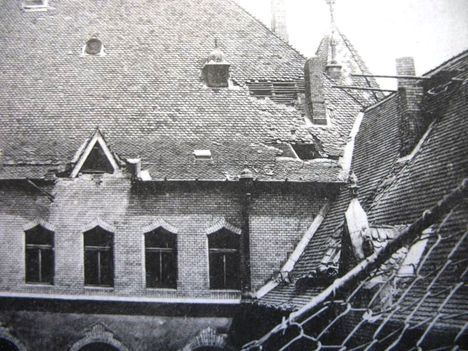 Kecskemét- városháza udvara  a földrengés után 1911-ben