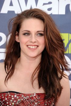 Kristen Stewart a 2011 MTV Movie Awards Vörös szönyegén  12