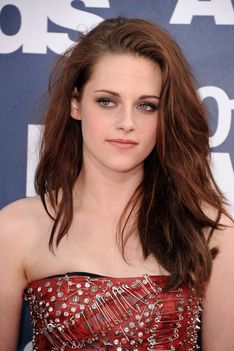 Kristen Stewart a 2011 MTV Movie Awards Vörös szönyegén  25