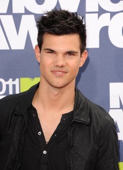 Taylor az MTV Movie Awards vörösszőnyegén 15