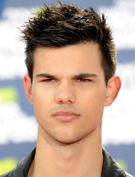 Taylor Lautner MTV Movie Awards Vörösszőnyegén 24