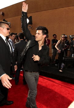 Taylor Lautner MTV Movie Awards Vörösszőnyegén 7