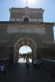 entrance-to-ponte-milvio