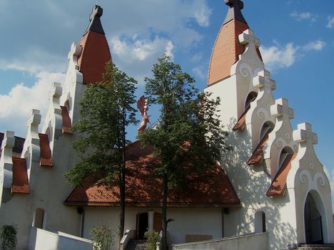 Erdély, Csíkszereda, Makovecz Imre temploma 6