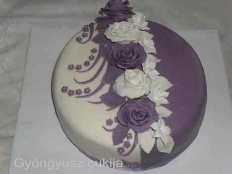 halvány lila elegáns torta 3