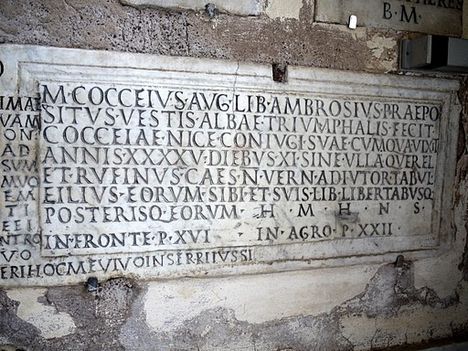 Santa Maria in Trastevere - Marcus Cocceus feleségének, Nicének a sírja, aki 45 év és 11 napig nem veszekedett