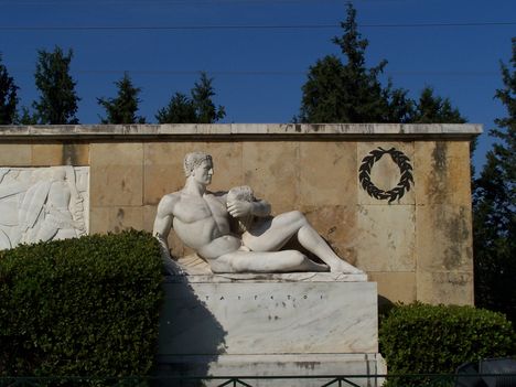 Görögország,  a Thermopülai-szoros, Leonidász király szobra, a spártai katonák sírfelirata 12