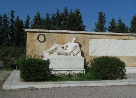 Görögország,  a Thermopülai-szoros, Leonidász király szobra, a spártai katonák sírfelirata 9