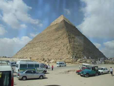 Ez is a piramis de a másik oldalról