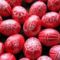 Húsvéti piros tojások.