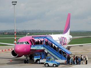 beszállás a Wizz Air kisgépbe 