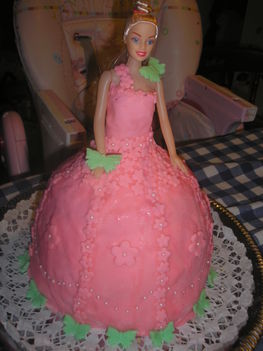 Első Barbie tortám Zsaninak