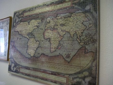 Régi térkép a falon