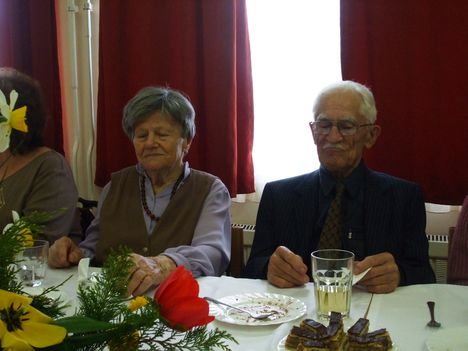 90. évesek köszöntése a gönyűi Idősek klubjában 12