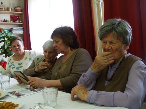 90. évesek köszöntése a gönyűi Idősek klubjában 17