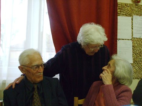 90. évesek köszöntése a gönyűi Idősek klubjában 20