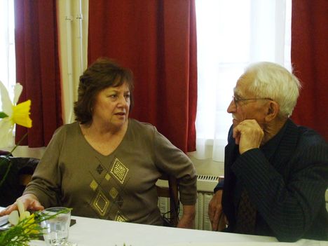 90. évesek köszöntése a gönyűi Idősek klubjában 21