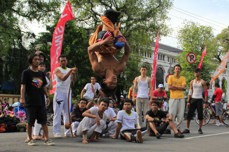 capoeira_jadi_perhatian_by_ridkid