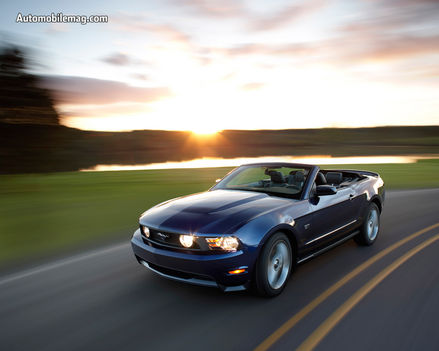 0811_06_b+2010_ford_mustang+front_three_quarter_view