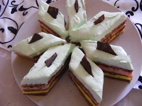 Lajcsi szelet  habbal és csokival
