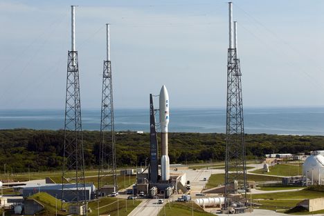 2011-8-4 Az Atlas-5 rakéta  Cape Canaveral 41-es startállásában