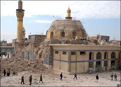 Több száz éves mecset lebombázása