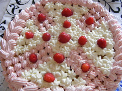 Túrókrémes málna torta