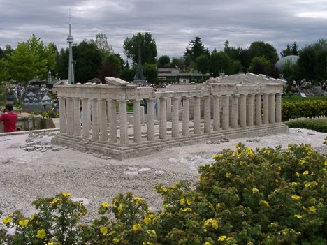  Parthenon