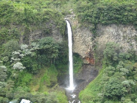 waterfall-banos-banos-ecuador